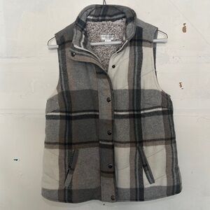 Plaid Sherpa-Lined Womens Vest - Gray/Tan